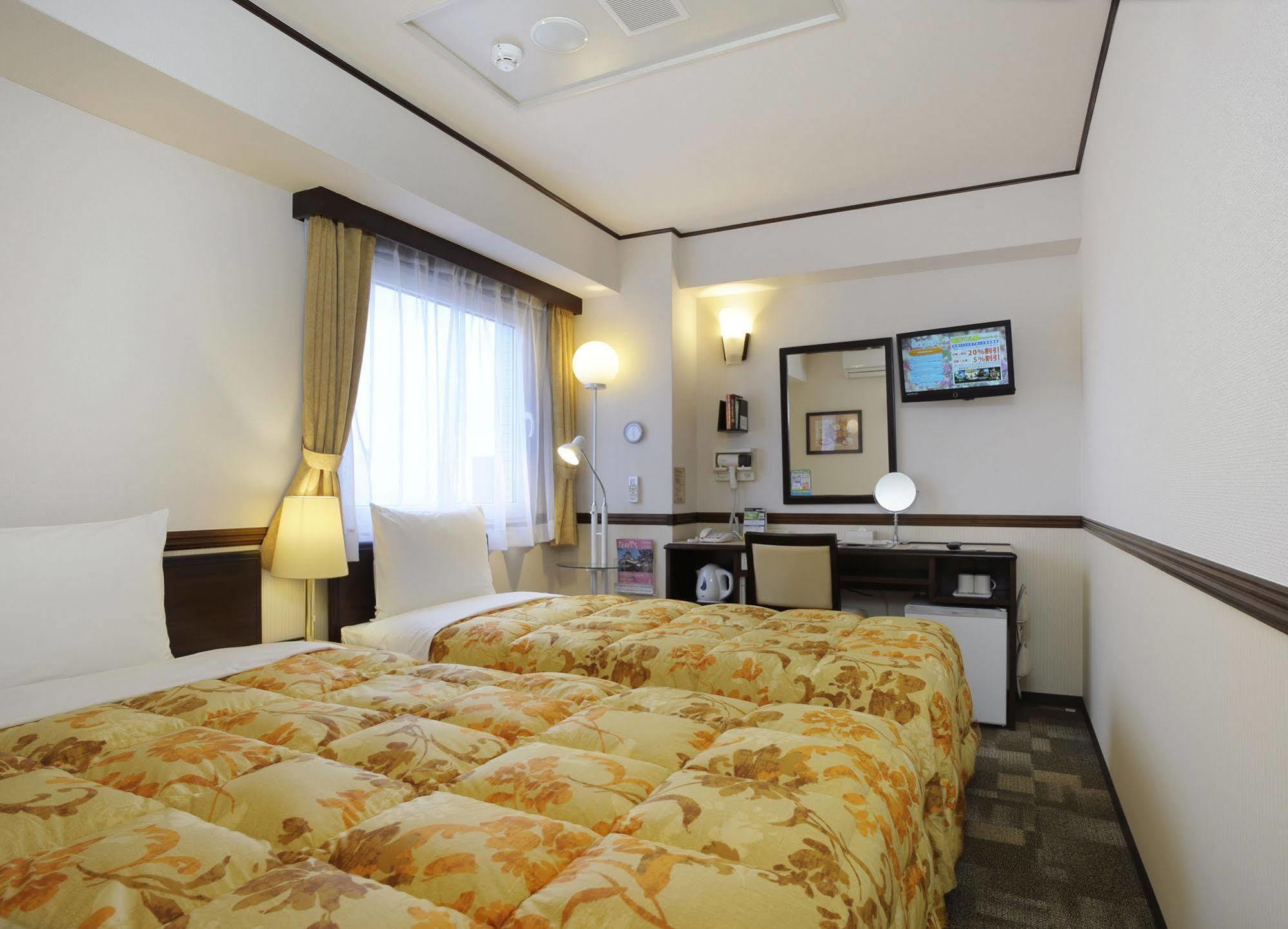 Toyoko Inn Takasaki Eki Nishi Guchi No 2 Exterior foto
