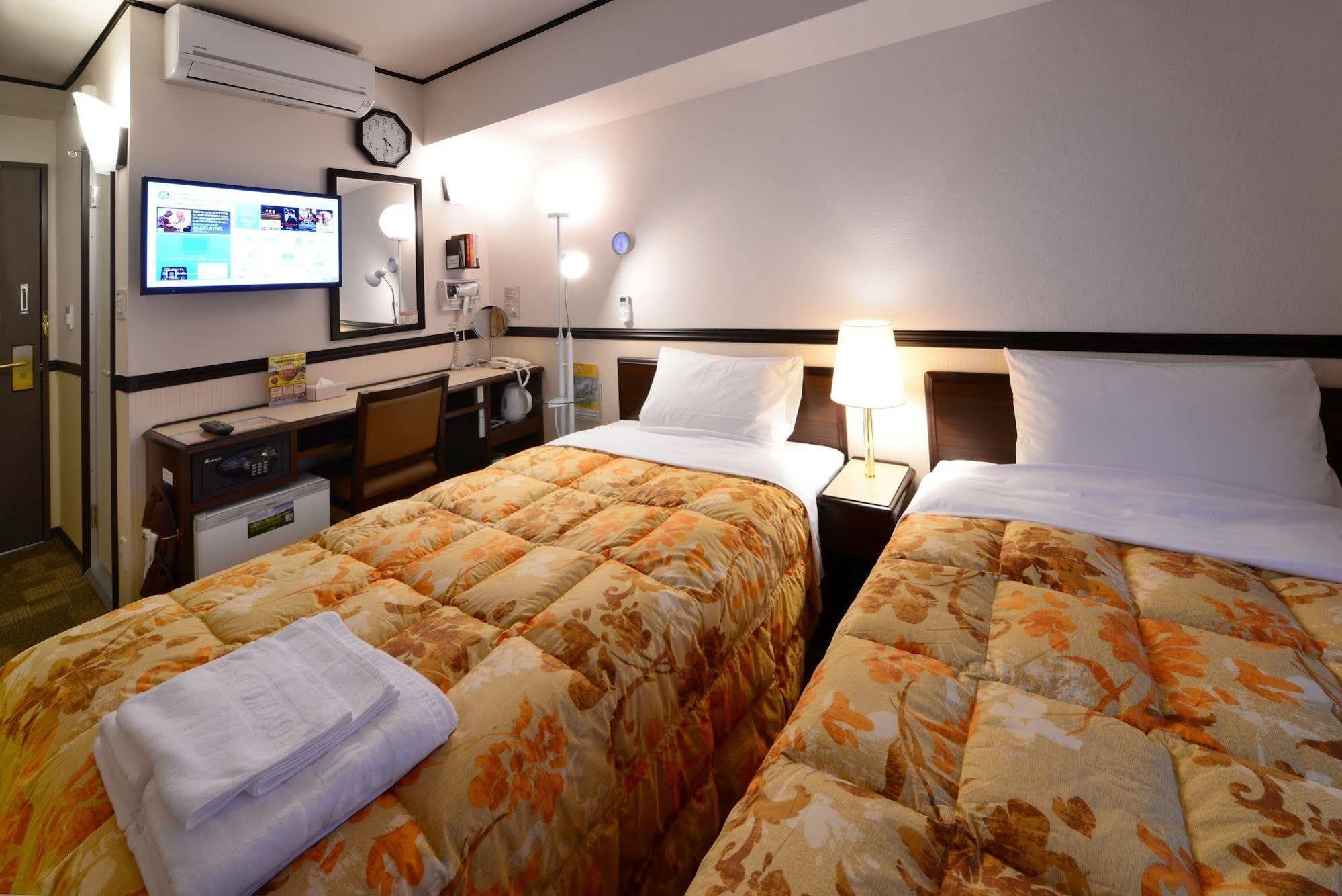 Toyoko Inn Takasaki Eki Nishi Guchi No 2 Exterior foto